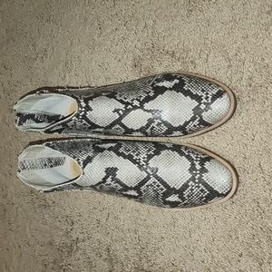 Snake skin print booties 8.5 dolce vita